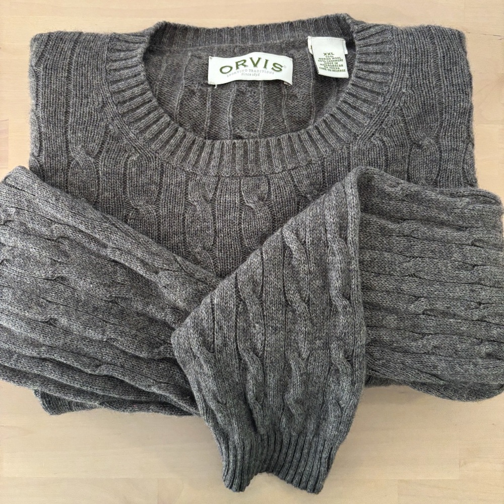 Orvis Gray Cable Knit Crewneck Sweater 70% Merino Wool and 30% Cashmere - Picture 3 of 3